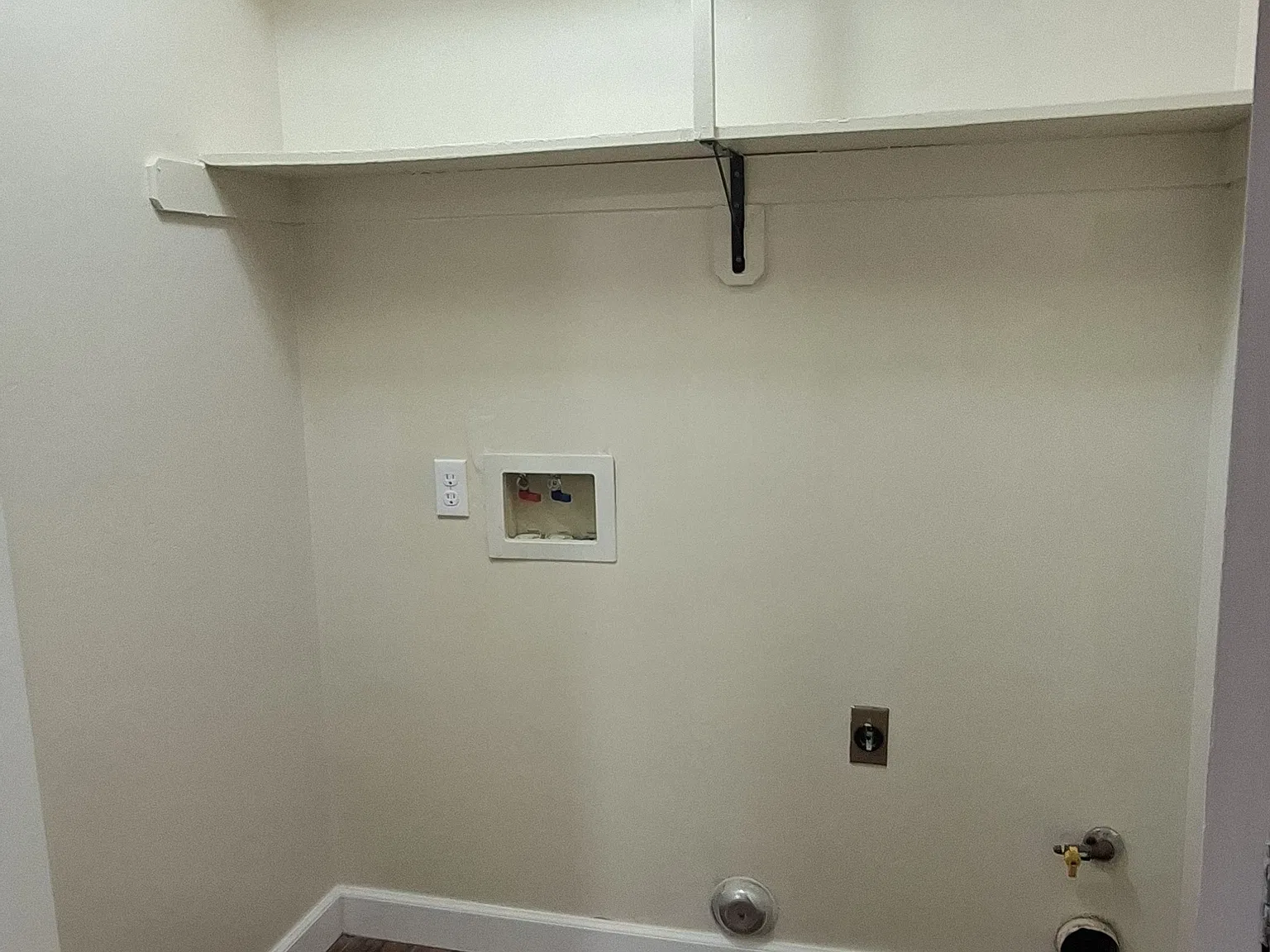 4 bed, 1044 sqft, $2,100 — Photo 2