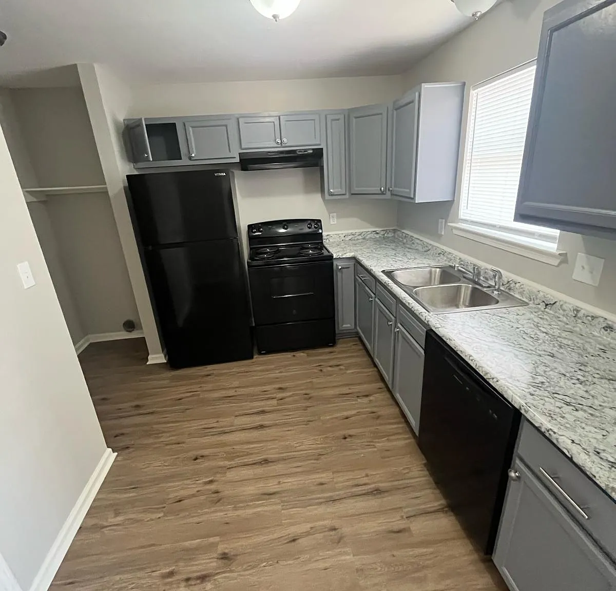 909 West 22nd St - A - A — Photo 2