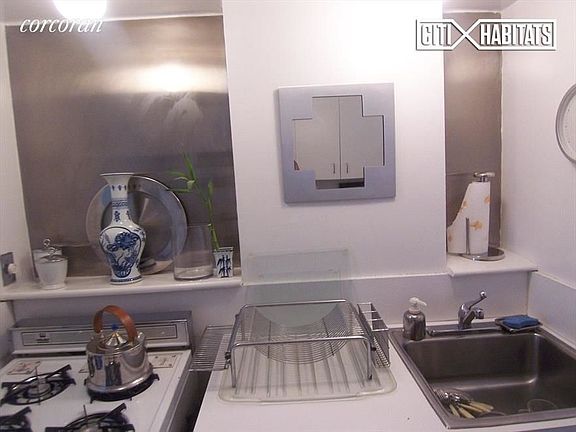 4th image of 31 W 9th St APT 3F