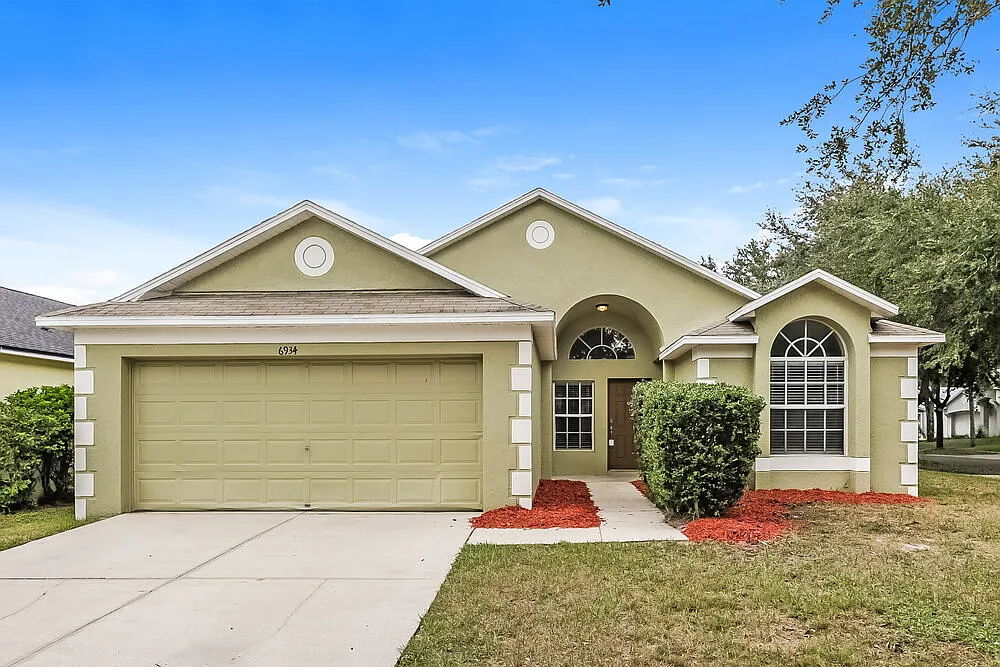 3 bed, 2.0 bath, 1579 sqft, $3,170 — Photo 1