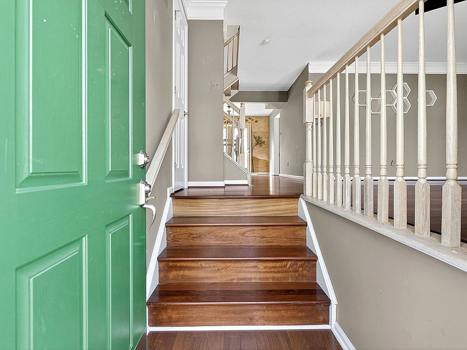 1st image of 121 Steven Ln