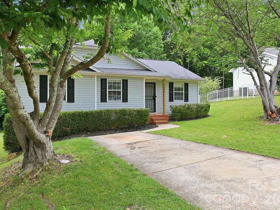 1st image of 1221 Capps Hollow Dr