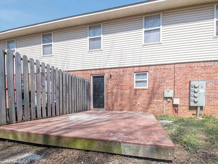250 Meadow Ct #250 — Photo 16