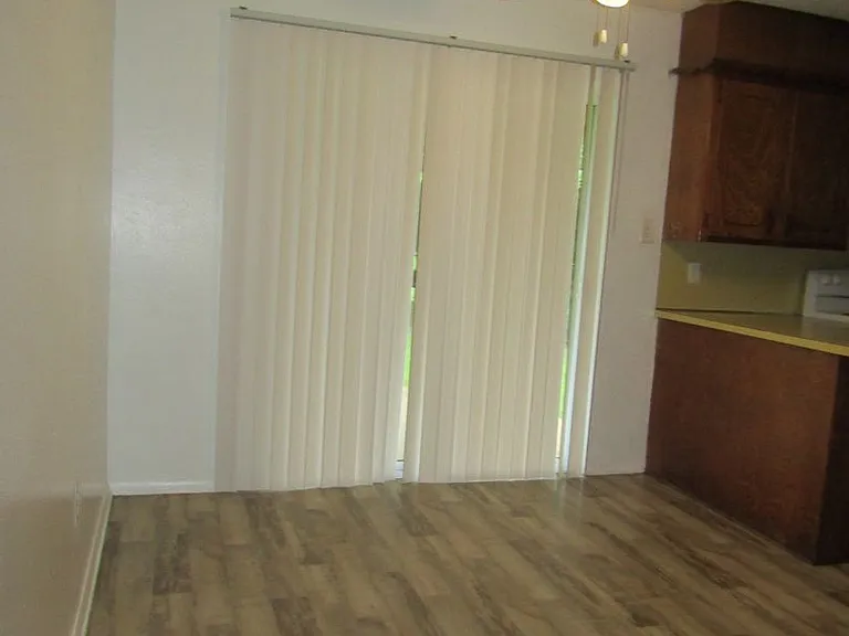 147 NE Dunlop St — Photo 16