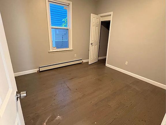 3rd image of 905 S 16th St #G1