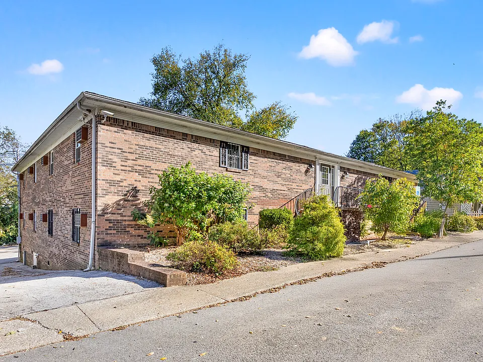 733 Woodland Ave