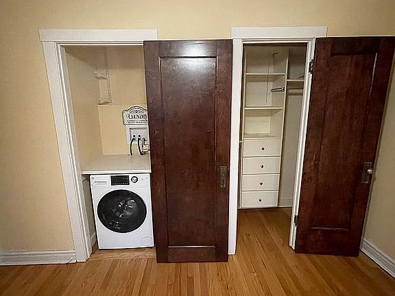 Laundry & Walkin Closet