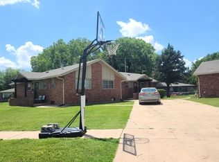 617 N Country Acres Ave, Wichita, KS 67212