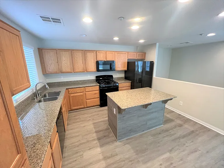 8932 Amy Olivia Ave — Photo 3