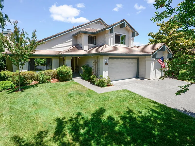 352 Troon Ct — Photo 12