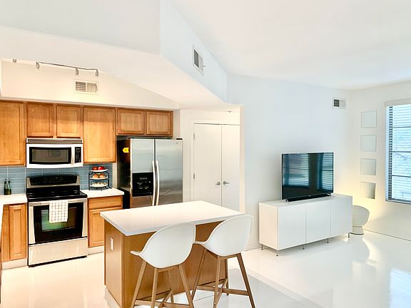 4th image of 2402 E 5TH Street #1690