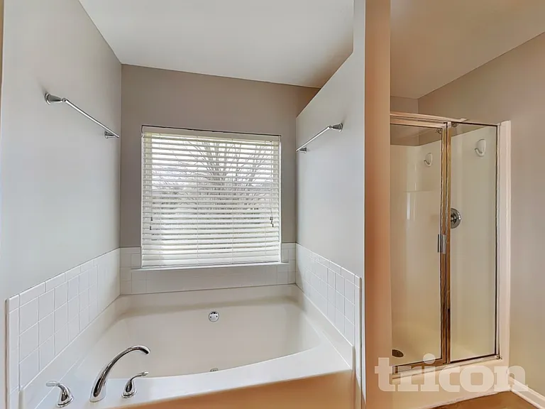1289 Avington Glen Dr — Photo 10