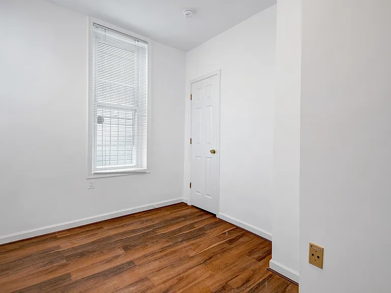 739 Morton St NW — Photo 6