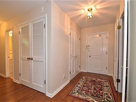 2nd image of 22655 Chagrin Blvd Unit 409