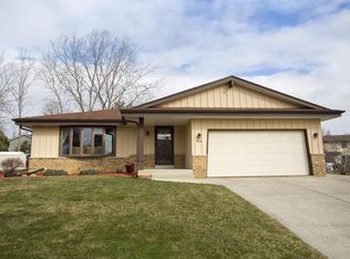 3118 W Thorncrest Dr, Franklin, WI 53132