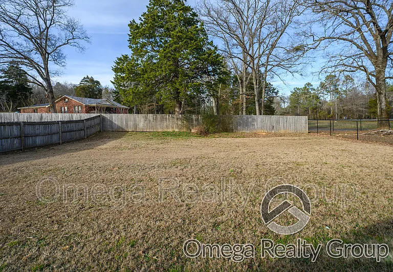 18488 Thoroughbred Dr — Photo 32