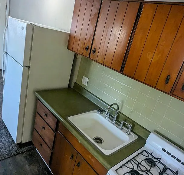 443 2nd Ave #D — Photo 1