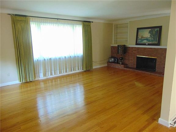 4th image of 48 Windihill Dr