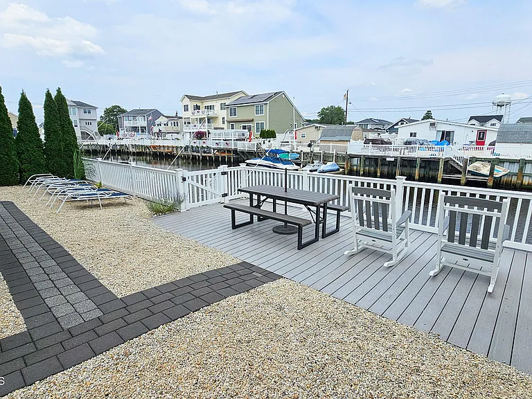 24 Dorothy Dr — Photo 37