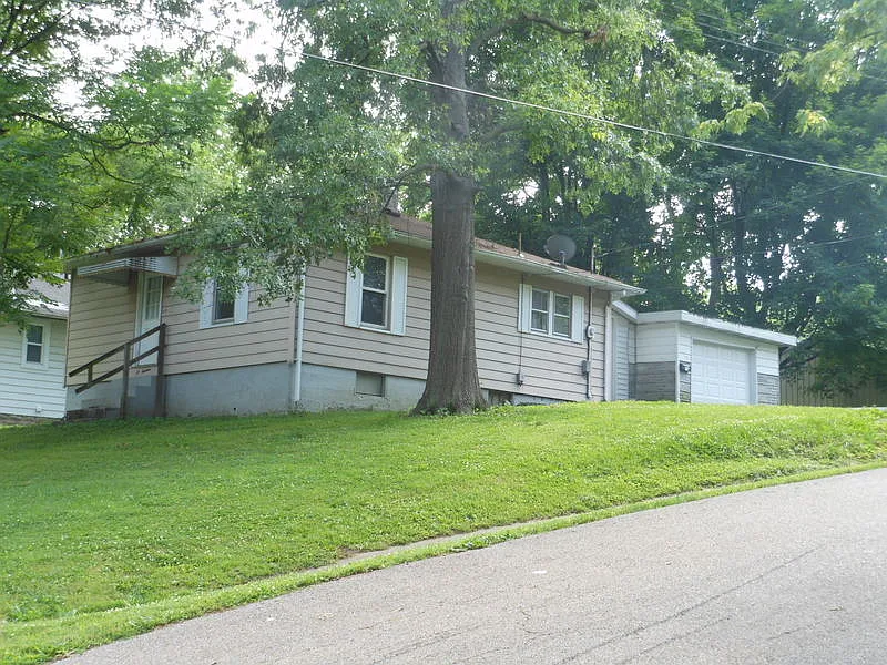 619 N Center St photo 1