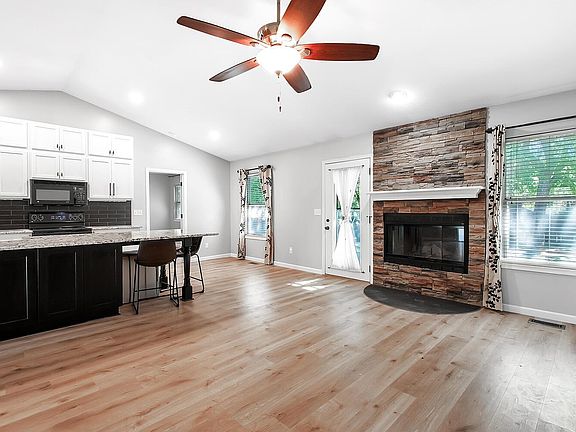 4th image of 614 Havenwood Ct