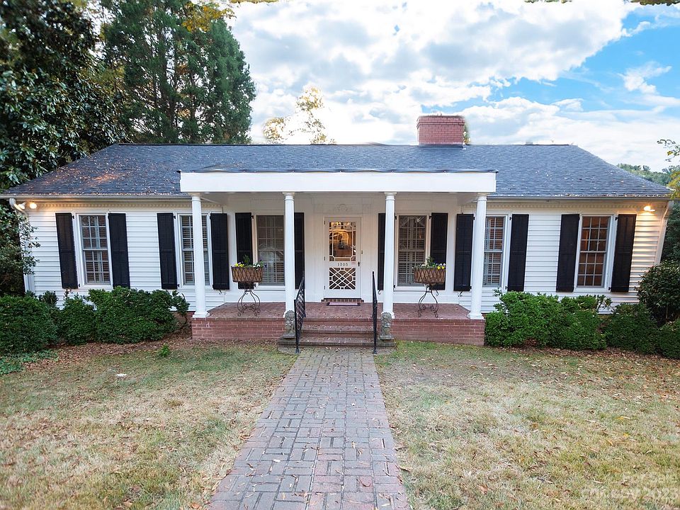 1st image of 1305 Park Ln