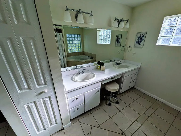 5740 Floy Dr — Photo 32