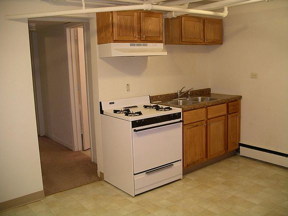 4th image of 142 Emerald St SE #B