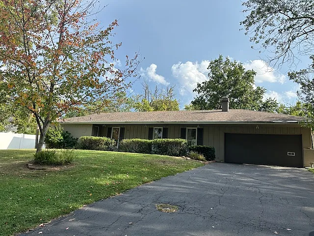 560 Renehale Dr photo 1