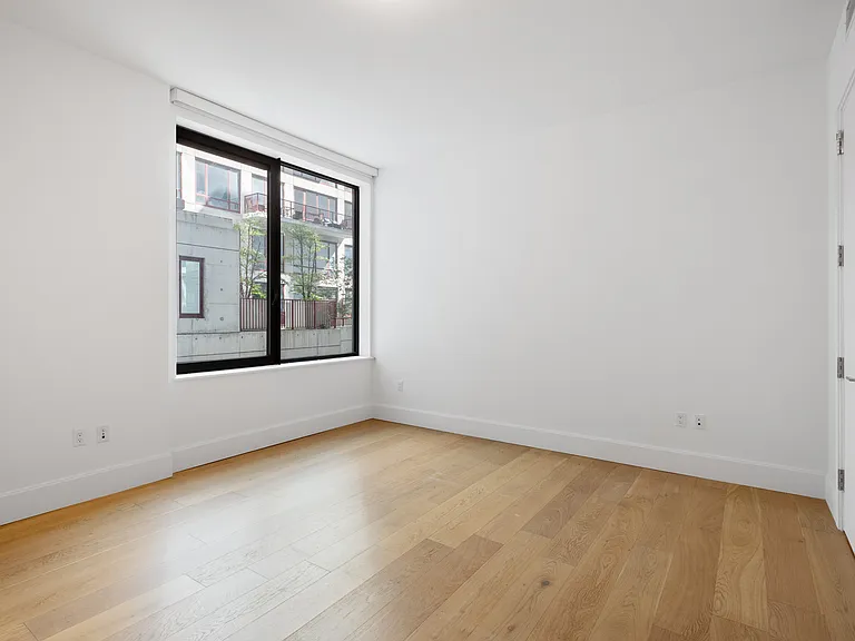 22-18 Jackson Ave #303 — Photo 6