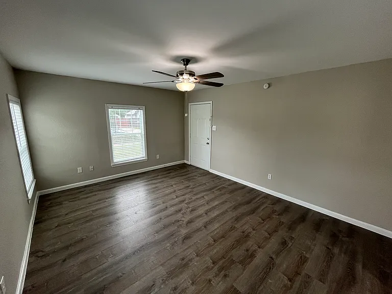 1227 S Montclair Ave — Photo 17