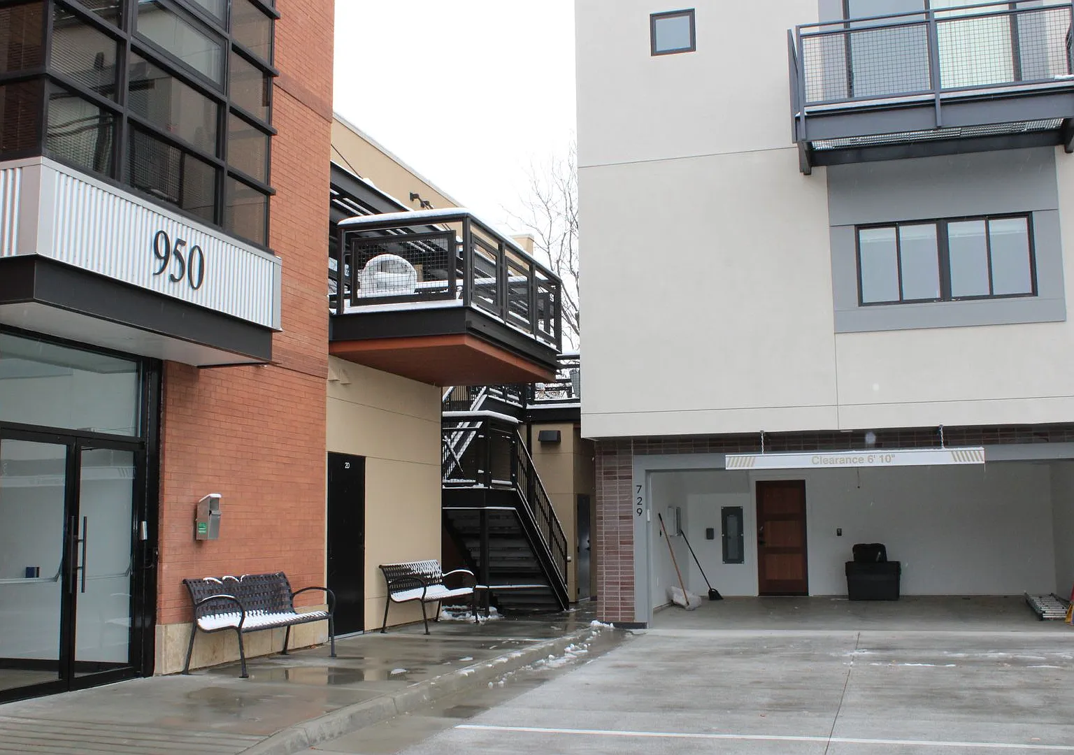 Modern Executive Loft in Old Town Louisville — Photo 1