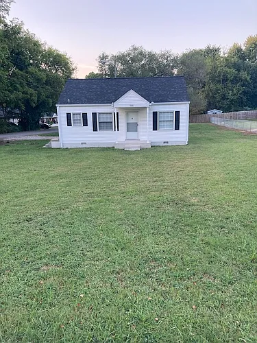 1200 Thompson Pl Photo 1