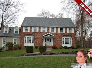 9 Dartmouth Rd, Annandale, NJ 08801