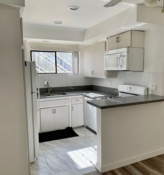 1st image of 7711 Romaine St #4