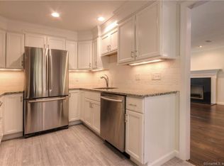 9 Long Hill Farms #9, Guilford, CT 06437