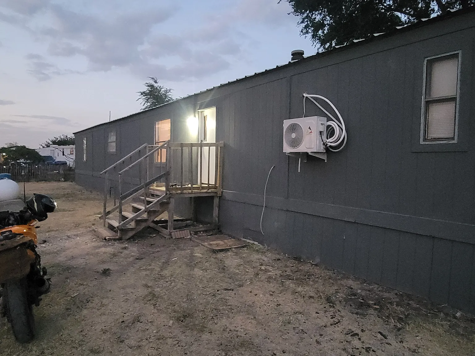 3 bed, 900 sqft, $1,025 — Photo 1