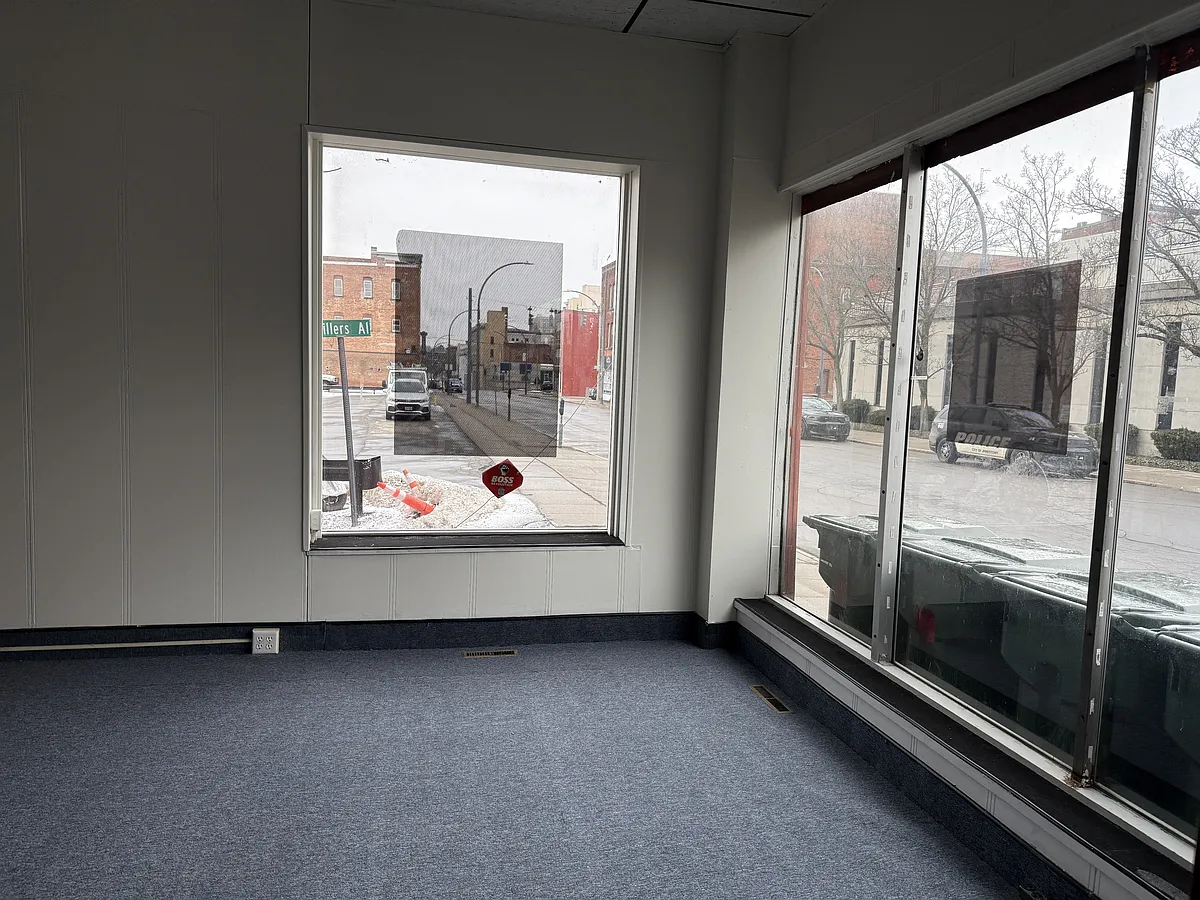 Building Photo - 212-218 E 2nd St #4