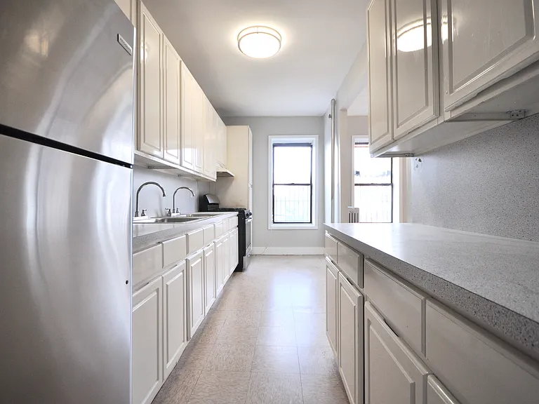 330 Albany Ave #3 — Photo 10
