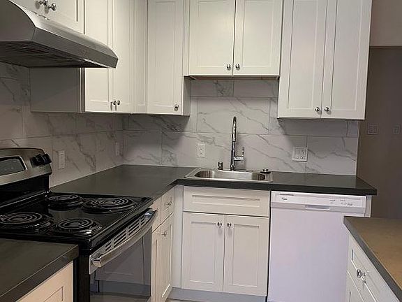 4th image of 900 Palm Ave Unit 6