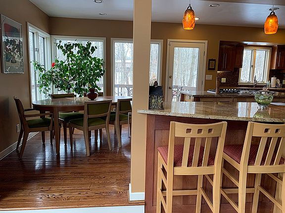 Eat in kitchen