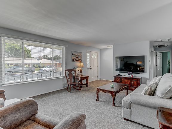 2nd image of 834 E Silver Shadows Dr