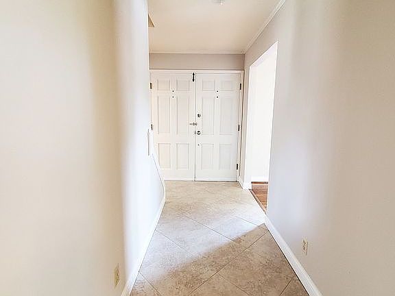 4th image of 1089 Hilliard Dr