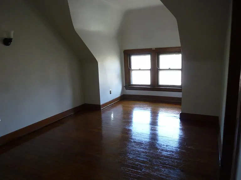 3rd fl living area between bedroom