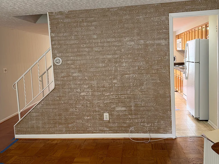 973 Regina Dr — Photo 2