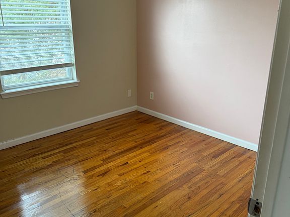 3rd image of 66 Telford St #2