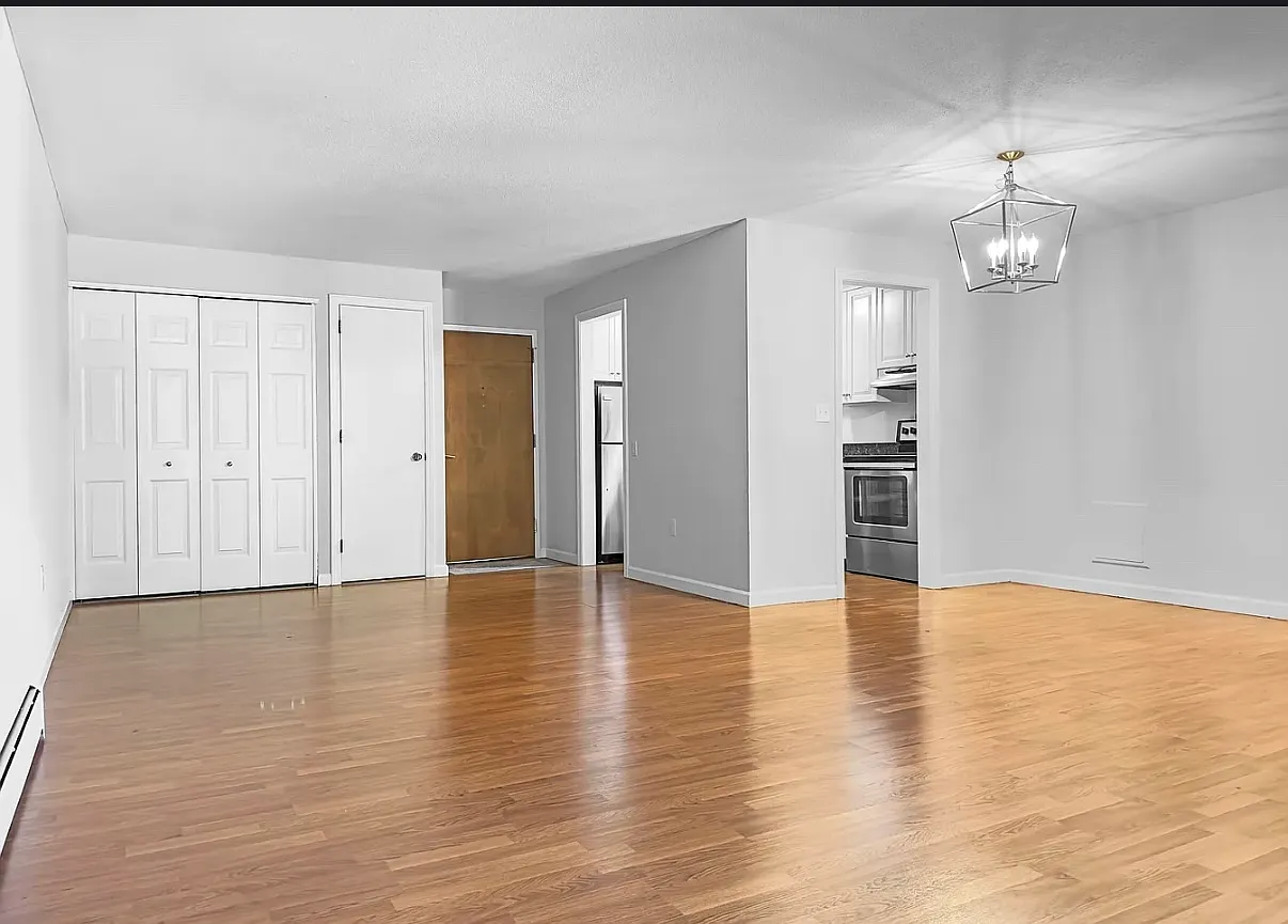 2 bed, 940 sqft, $2,100 — Photo 2