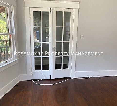 3rd image of 1129 N Benton Way