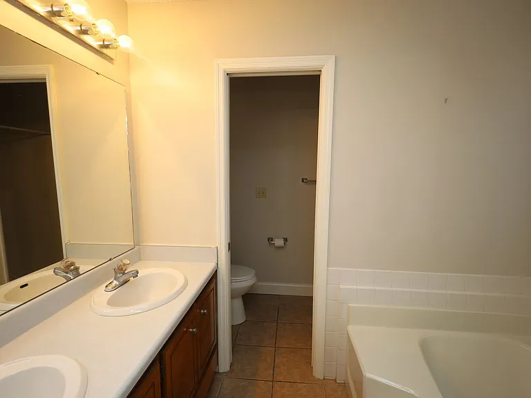 326 Jennifer Cir — Photo 8