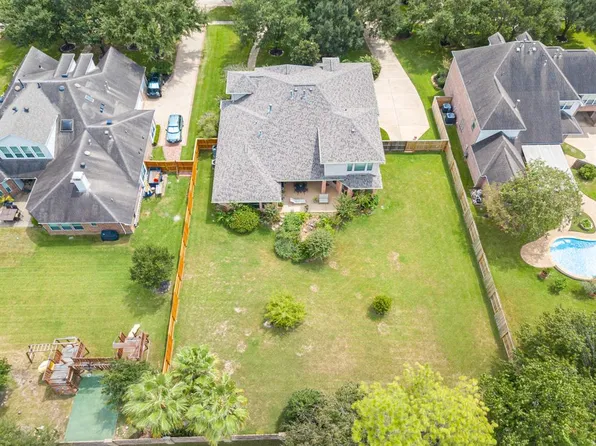 835 Lake Grayson Dr, Katy, TX 77494